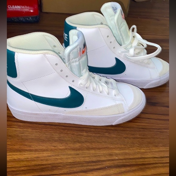 Nike - Picture 1 of 4